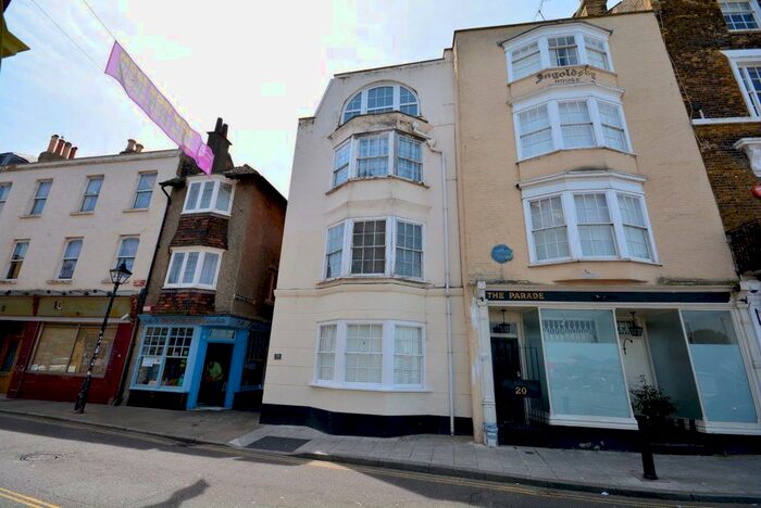 1 Bedroom Flat To Rent In The Parade, Margate, CT9