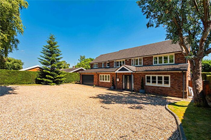 5 Bedroom Detached House For Sale In Woodland Rise, Studham, Central Bedfordshire, LU6
