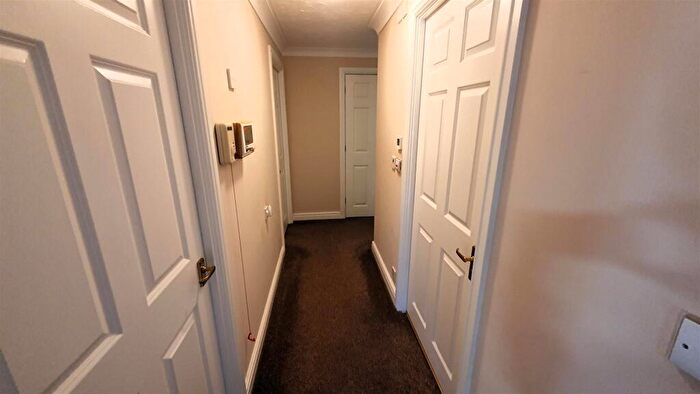 2 Bedroom Flat For Sale In Ringwood Road, Ferndown, BH22