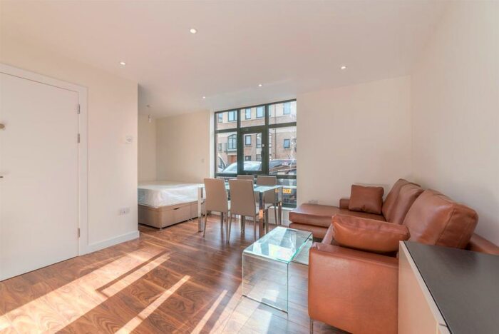 Studio To Rent In Clifton Court, Corner Hall, Hemel Hempstead, HP3