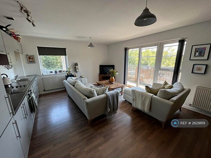 2 Bedroom Flat To Rent In The Waterfront, Openshaw, Manchester, M11