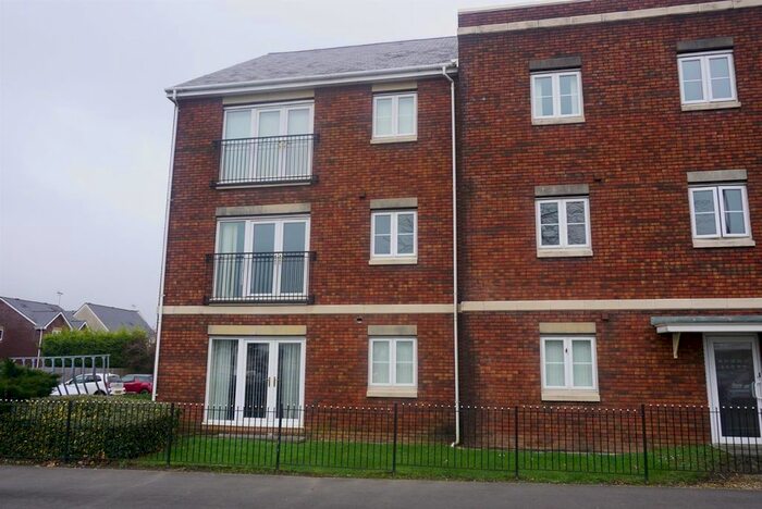 2 Bedroom Flat To Rent In Clayton Drive, Pontarddulais, Swansea, SA4