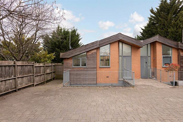 3 Bedroom Semi-Detached House For Sale In Bell Brook Rise, London, N11