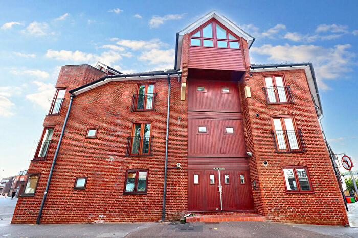 2 Bedroom Apartment To Rent In The Bittoms, Kingston Upon Thames, KT1