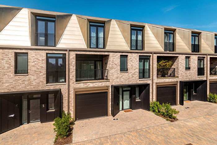 5 Bedroom Town House For Sale In Gildenhowe, Eddington, Cambridge, CB3