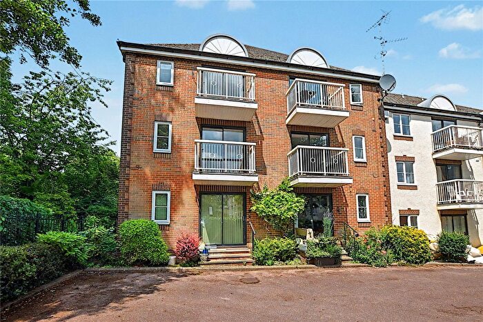 1 Bedroom Flat To Rent In Waterside Court, Alton, Hampshire, GU34