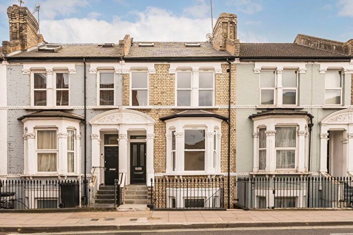 1 Bedroom Flat For Sale In Dawes Road, Fulham, SW6