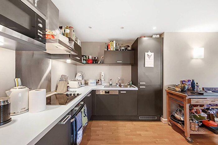 2 Bedroom Flat To Rent In Scott Avenue, Putney, London, SW15