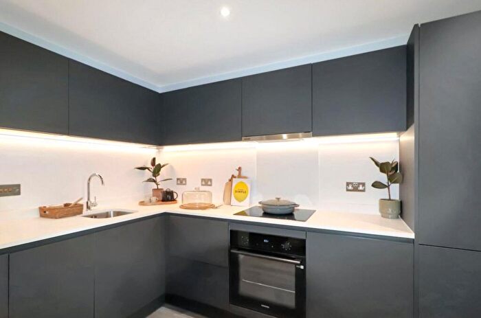 1 Bedroom Flat To Rent In Vernon Rise, London, WC1X