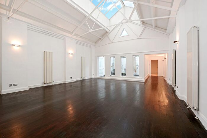 3 Bedroom Flat To Rent In Terretts Place, Islington, N1