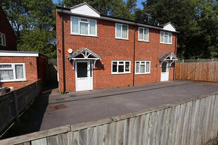 2 Bedroom Maisonette To Rent In Henley Wood Road, Earley, Reading, Berkshire, RG6