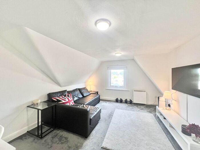 1 Bedroom Flat To Rent In Warley Hill, Brentwood, CM14