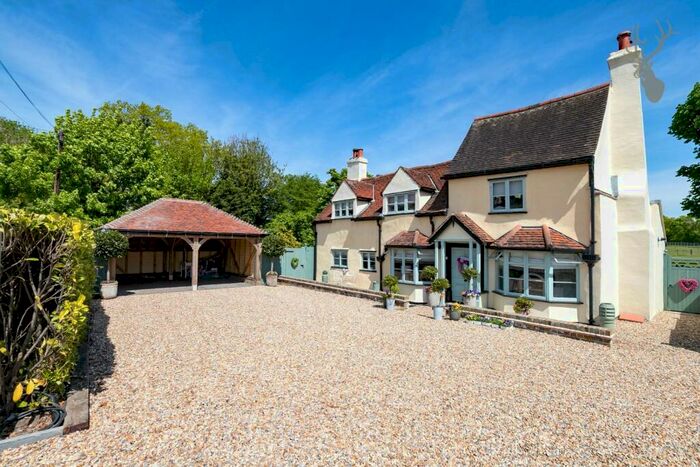 3 Bedroom Detached House For Sale In Epping Road, Broadley Common, EN9