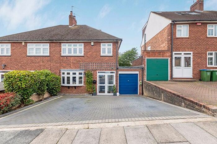 3 Bedroom Semi-Detached House For Sale In Brookdale Road, Bexley, DA5