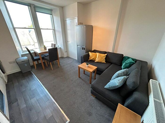 2 Bedroom Flat To Rent In Pitfour Street, West End, Dundee, DD2