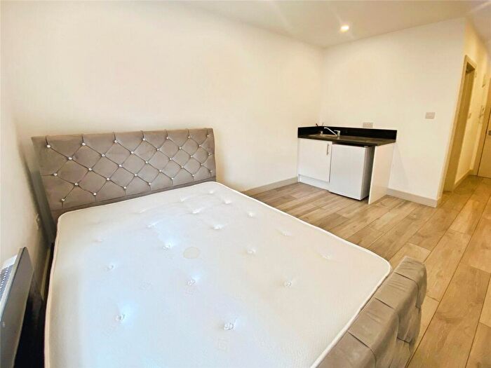 Flat To Rent In High Street, Sutton, SM1