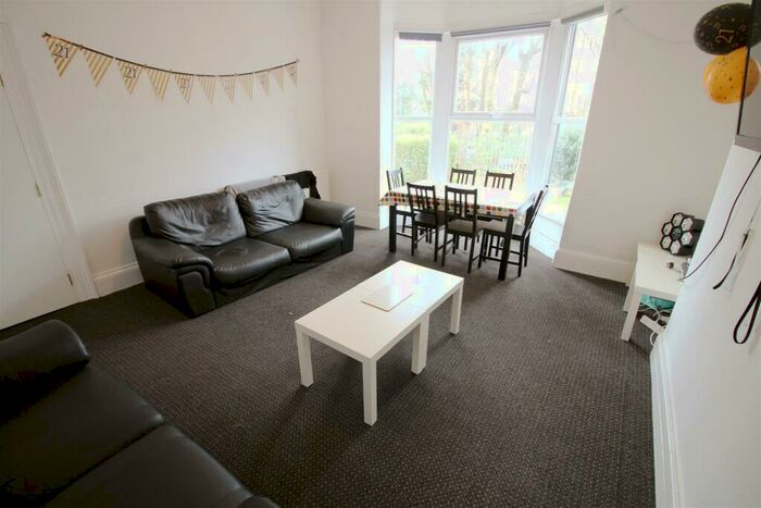 6 Bedroom House To Rent In Victoria Road, Hyde Park, Leeds, LS6