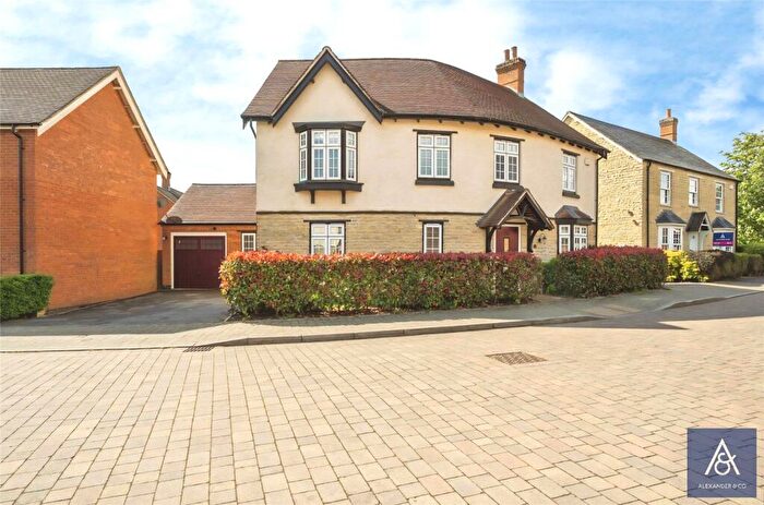 4 Bedroom Detached House For Sale In Bronnley Way, Brackley, Northamptonshire, NN13
