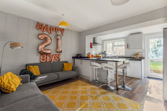 6 Bedroom Semi-Detached House To Rent In Stuart Crescent, Winchester, SO22