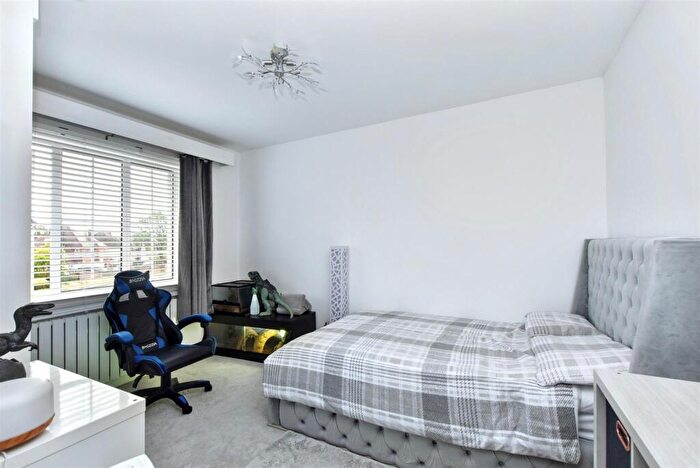 5 Bedroom Detached House For Sale In Kings Drive, Eastbourne, BN21