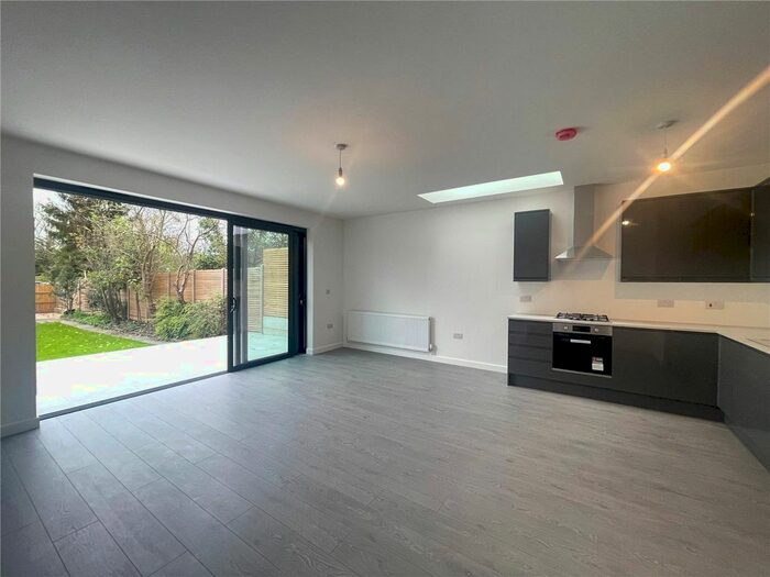 4 Bedroom Flat To Rent In Cranley Gardens, London, N10