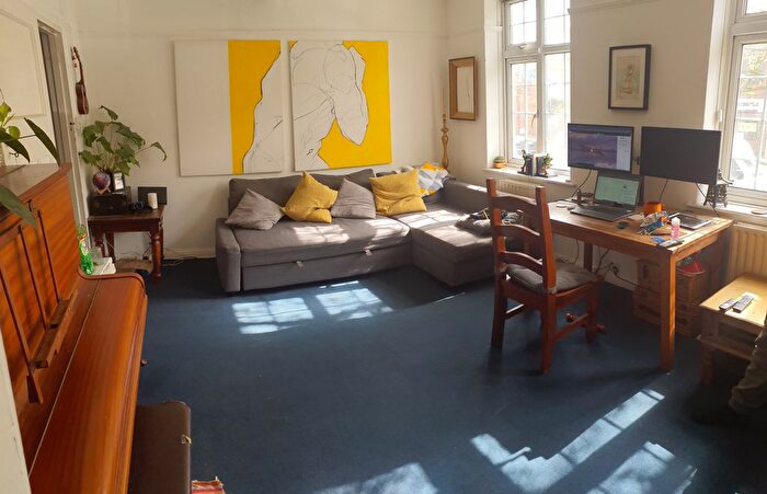 1 Bedroom Flat To Rent In Camberwell New Road, London, SE5