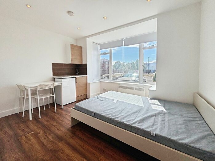 1 Bedroom Studio To Rent In Basingstoke Road, Reading, Berkshire, RG2