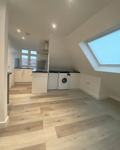 Studio To Rent In Station Road, London, NW7