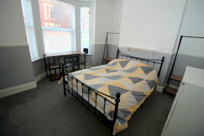 4 Bedroom House To Rent In / Bed Student House Whitehall Grove, Lincoln, Lincolnshire, LN1