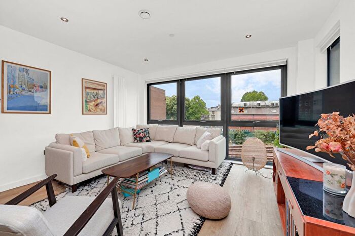 2 Bedroom Flat To Rent In Centric Close, Camden, NW1
