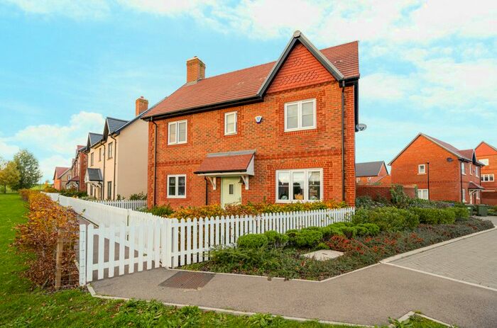 3 Bedroom Detached House For Sale In Lobelia Green, Warfield, Bracknell, RG42