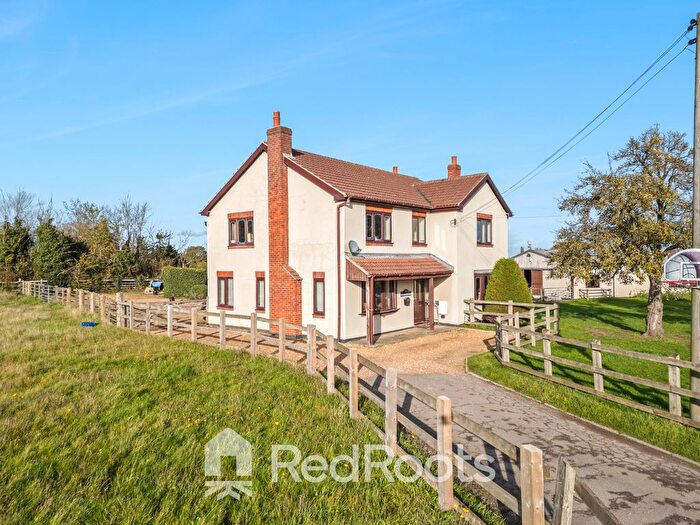 4 Bedroom Detached House For Sale In Hollin Bridge Road, Hatfield Woodhouse, Doncaster, South Yorkshire, DN7