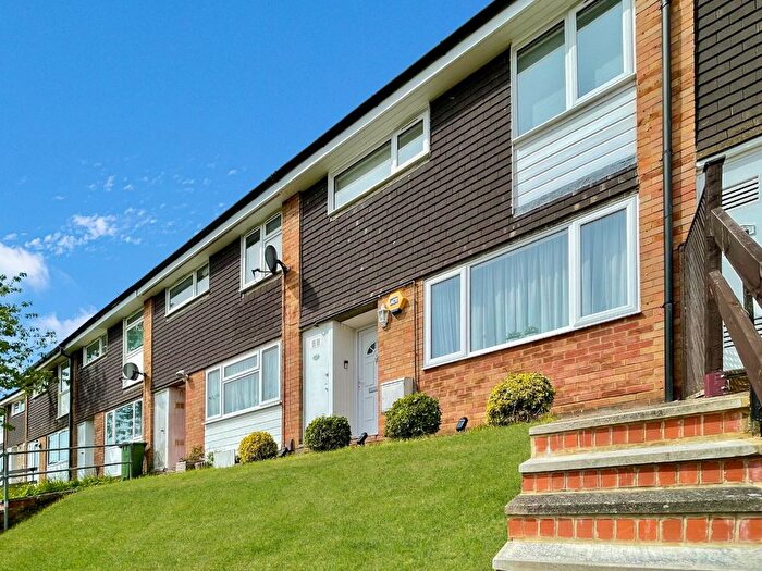 3 Bedroom Semi-detached House To Rent In Devon Road, Luton, Bedfordshire, LU2