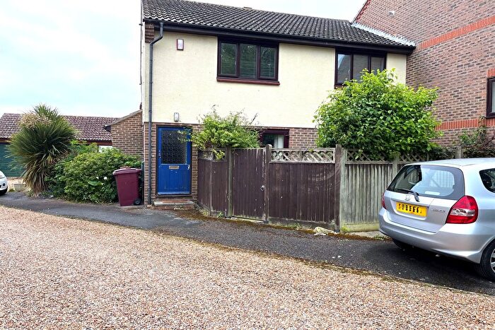 2 Bedroom Flat To Rent In Bourne View Close, Emsworth, Hampshire, PO10