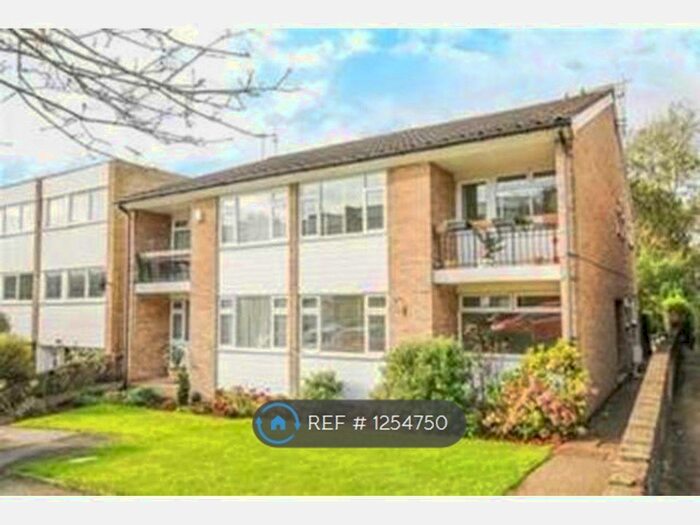 2 Bedroom Flat To Rent In The Cedars, Buckhurst Hill IG9