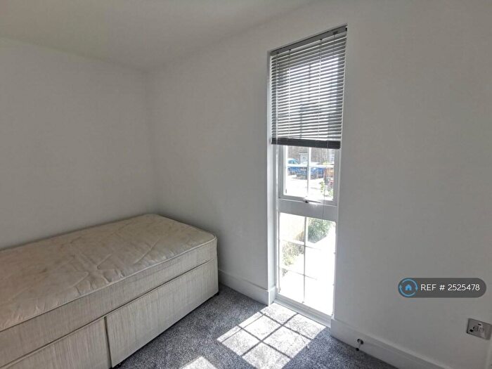 2 Bedroom Flat To Rent In Jameston, Bracknell, RG12