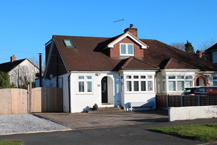 3 Bedroom Chalet For Sale In Warenne Road, Fetcham, KT22