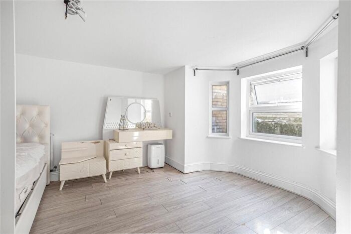 4 Bedroom Apartment To Rent In Graham Road, Hackney, London, E8