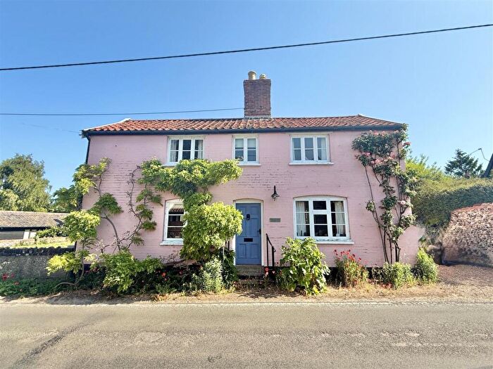 3 Bedroom Cottage For Sale In Nethergate Street, Hopton, IP22