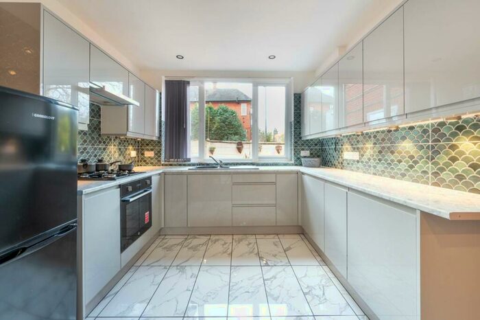 2 Bedroom Maisonette To Rent In Longstone Avenue, , Harlesden, London, NW10