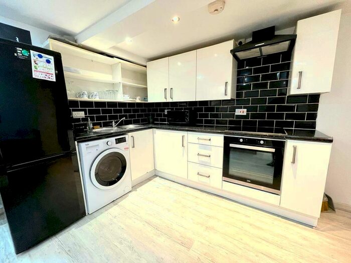1 Bedroom Apartment To Rent In Milton Grove, Whalley Range, M16