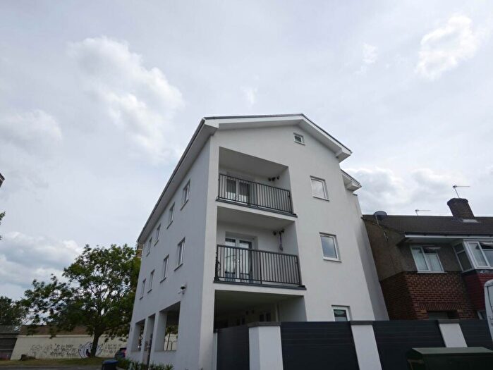 4 Bedroom Penthouse To Rent In Hertford Road, Enfield, EN3