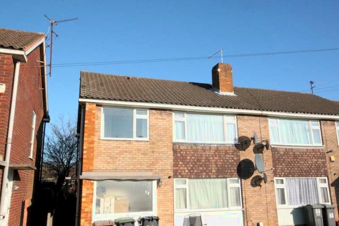 2 Bedroom Maisonette Flat To Rent In Birchen Grove Luton, LU2