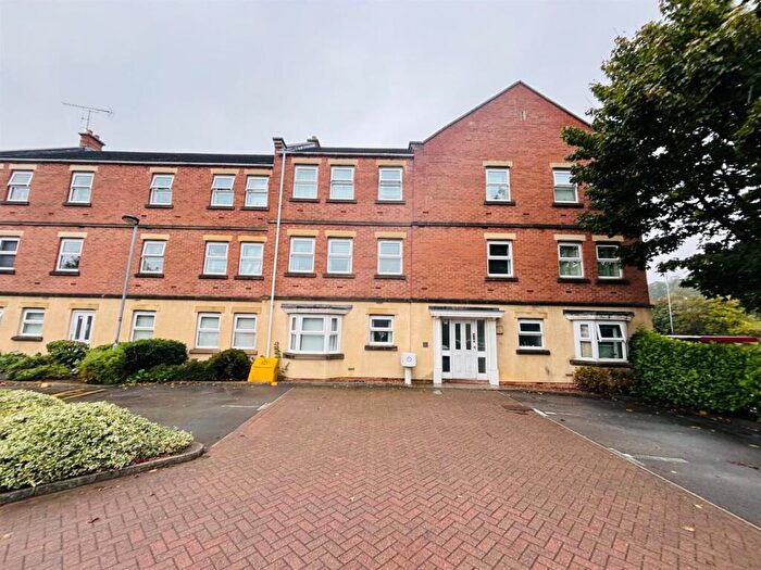 1 Bedroom Flat For Sale In Whitehall Croft, Leeds, LS12