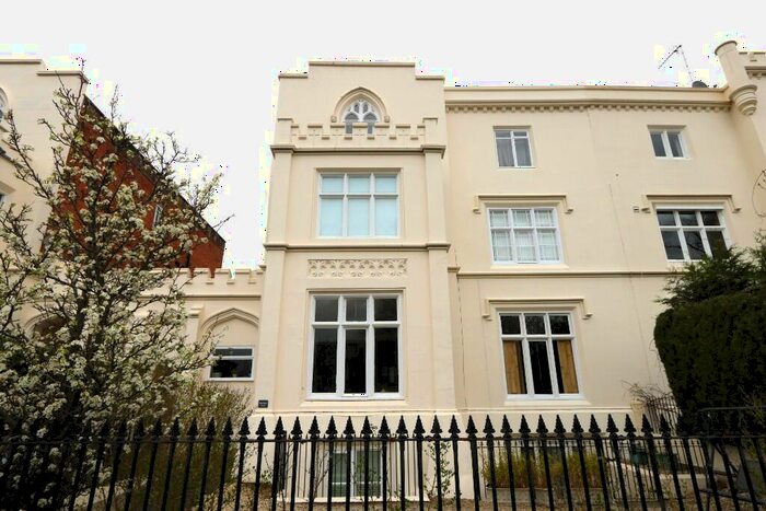 1 Bedroom Flat To Rent In Warwick Place, Leamington Spa, Warwickshire, CV32