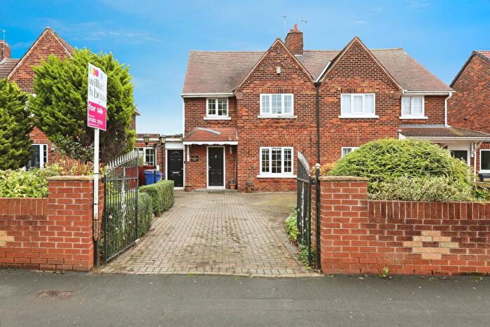 3 Bedroom Semi-Detached House For Sale In Amersall Road, Scawthorpe, Doncaster, DN5