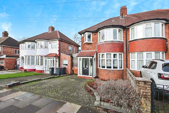 3 Bedroom Semi Detached House For Sale In Corisande Road, Birmingham, West Midlands, B29