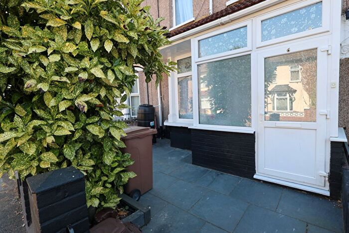 4 Bedroom Terraced House To Rent In Park Road, Leyton, E10