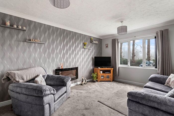 1 Bedroom Flat For Sale In Corinthian Court, Alcester, B49