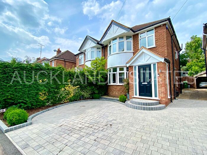 3 Bedroom Semi-Detached House To Rent In Deepdene, Potters Bar, EN6